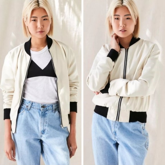 NWOT Rare UO Urban Renewal Soaring Desert Eagle Embroidered Satin Bomber - Picture 3 of 12